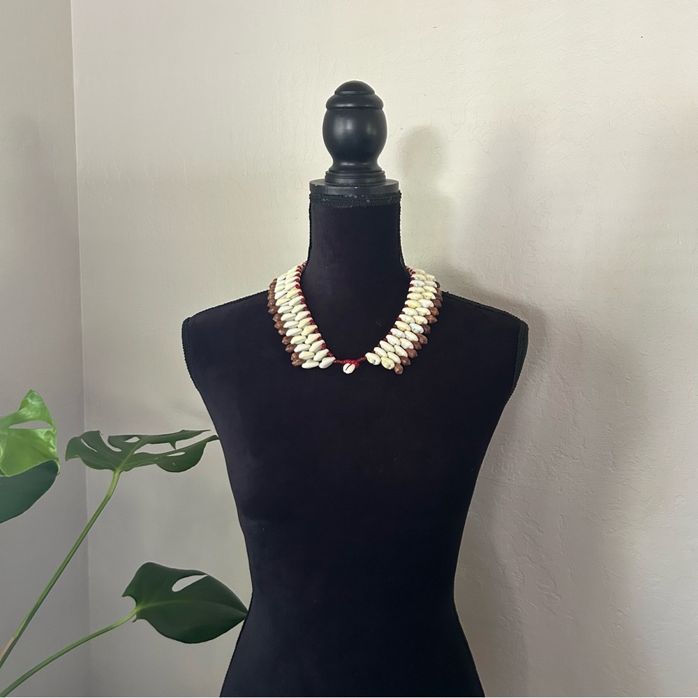 Vintage Shell Collar